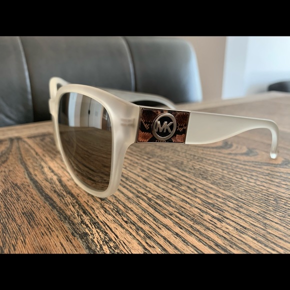 Sunglasses - Picture 2 of 5